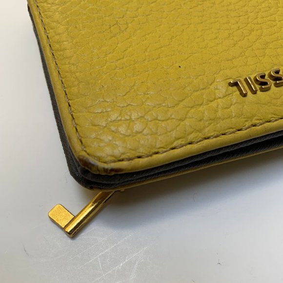 Fossil Leather Mini Wallet and Passport Cover - Picture 8 of 11